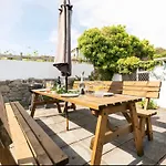 Swansea Beach Townhouse - 350 Yard From The Beach!