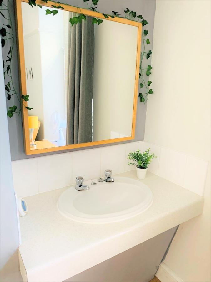 Beach Townhouse - 350 Yard From The Beach! * Swansea
