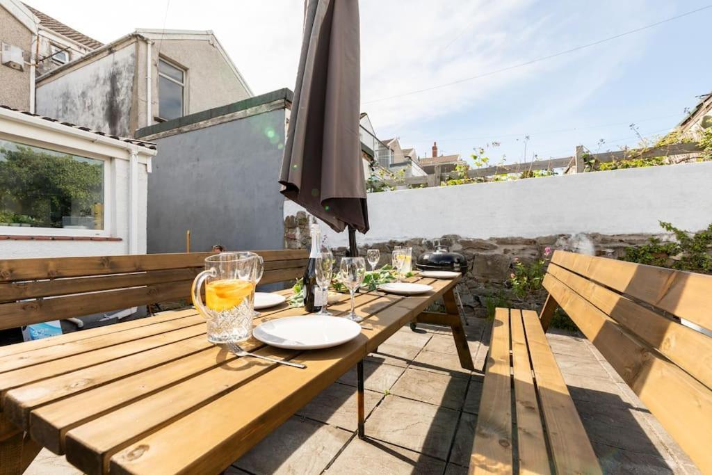 Beach Townhouse - 350 Yard From The Beach! Holiday home Swansea