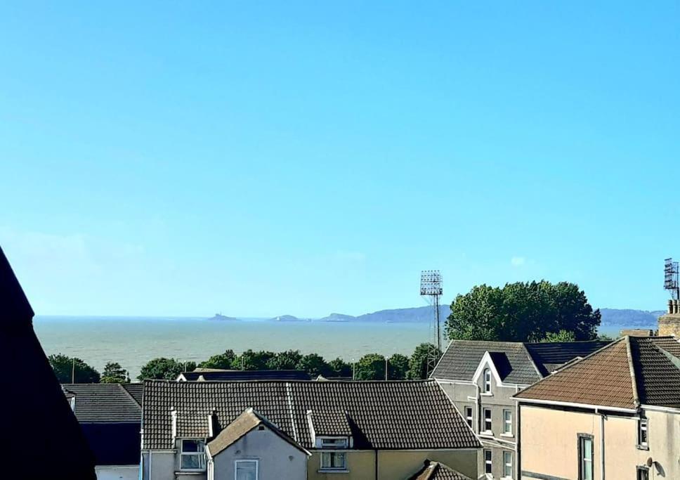 Beach Townhouse - 350 Yard From The Beach! Holiday home Swansea